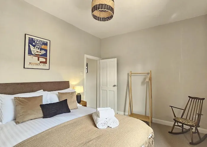 St Pauls Terrace - 2 Bed House Nr Train Station